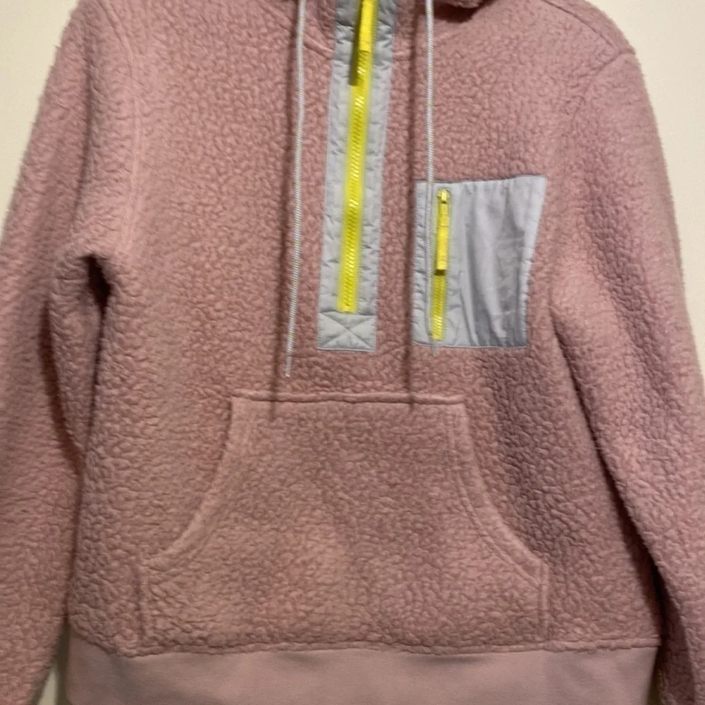 J. Crew vintage fleece in very good condition. Size S